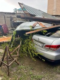 В Буинске ураган нанес ущерб на многоэтажные дома и автомобили (фото)