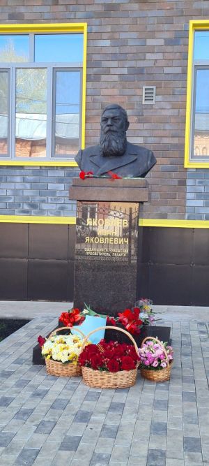 Сегодня в Буинске открыли памятник просветителю Ивану Яковлеву.